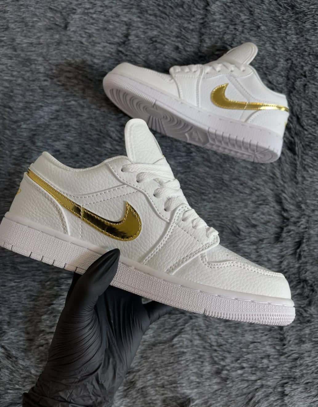 Jordan 1 Low White Gold – Estilo premium y elegancia